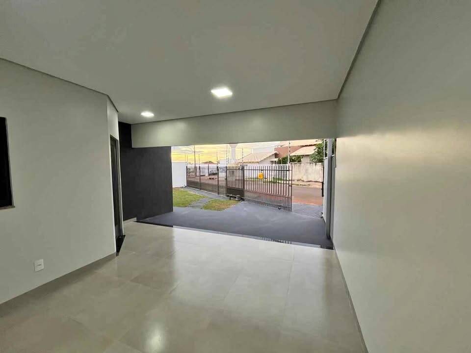 Casa à venda com 3 quartos, 99m² - Foto 2