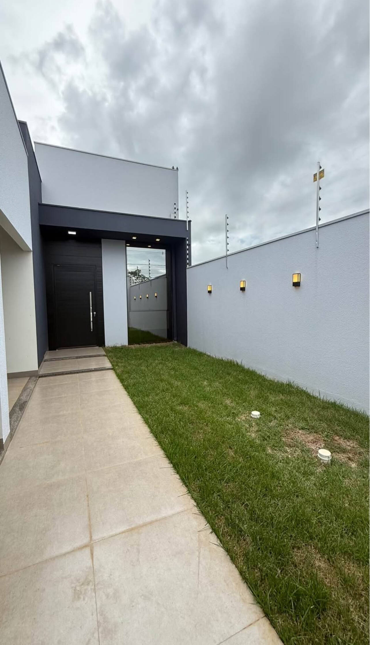 Casa à venda com 3 quartos, 131m² - Foto 1